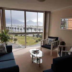 Arnhem Building- Cozy 2 Bedroom Flat Overlooking Beach And Table Mountain Cape Town